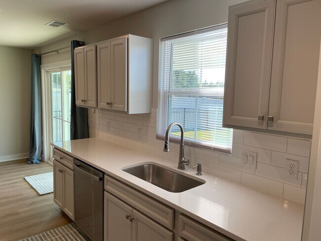 Building Photo - 3 Bedroom 2 Bath Home in Middle Creek Village in Bolivia, NC