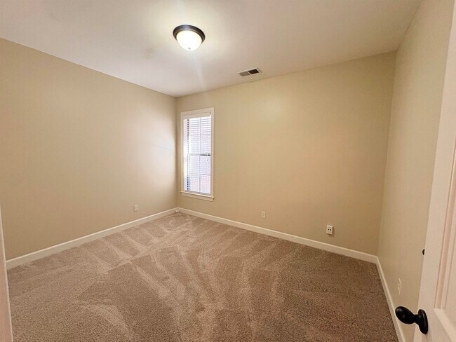 Building Photo - 1457 Lagrange Crest Rd