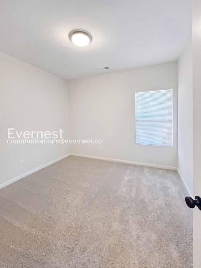 Building Photo - 3 Bed/2 Bath Home with Off-Street Parking / Pet-Friendly / Vouchers Accepted / Coming Soon!