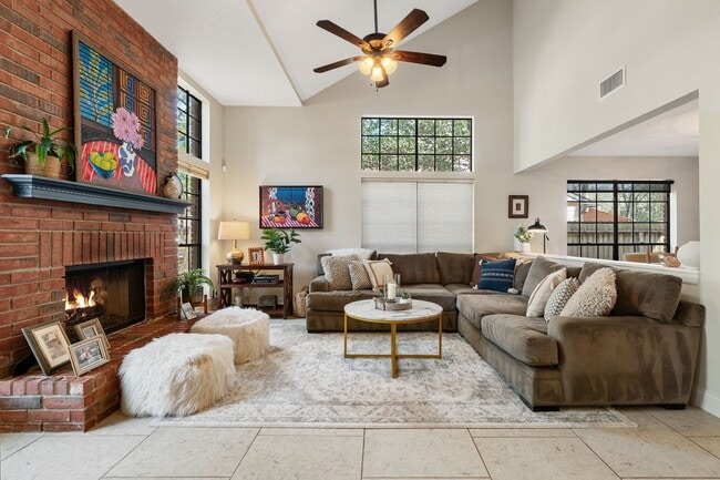 Building Photo - 115 E Pathfinders Cir