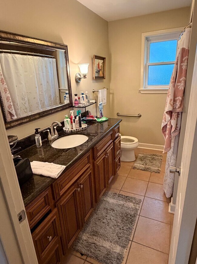 Building Photo - Spacious 3BD/2BA Single Family Home in Metairie.