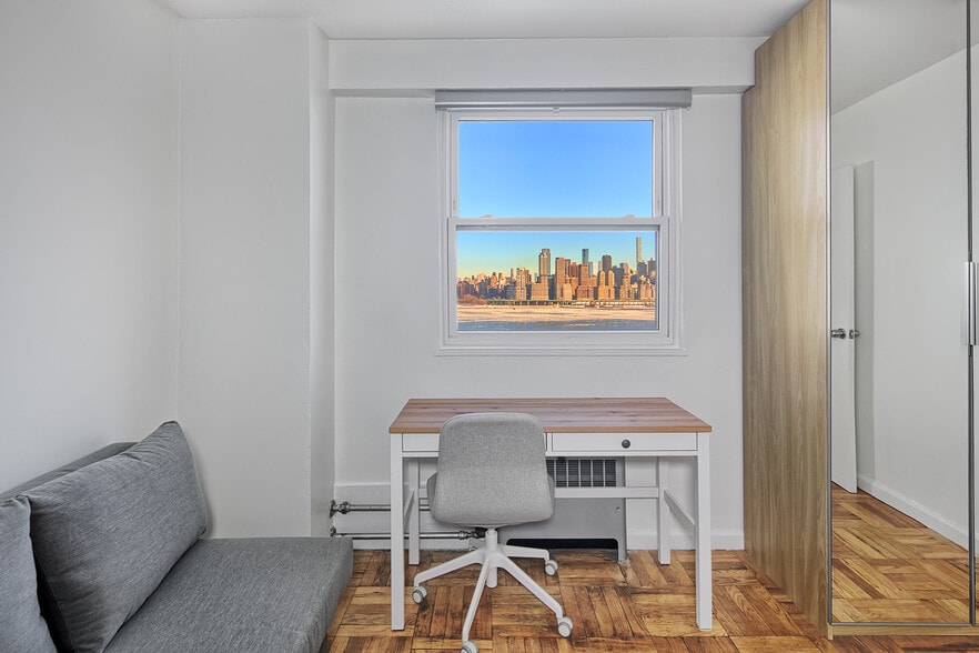 Building Photo - 6515 Boulevard E