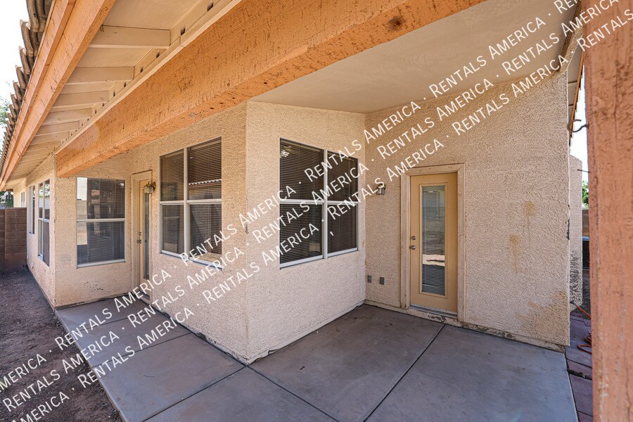 Building Photo - 3930 E Harvard Ave