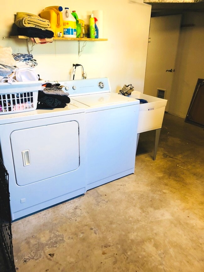 Building Photo - 9529 N Kenneth Ave