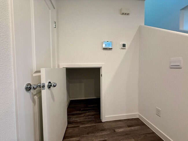 Building Photo - BRAND NEW 3 BED 2.5 BATH 2 CAR GARAGE TOWNHOUSE W/ LOFT IN CADENCE COMMUNITY