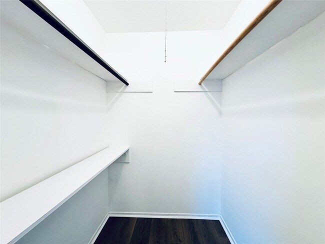 Building Photo - 16203 Indian Mill Dr