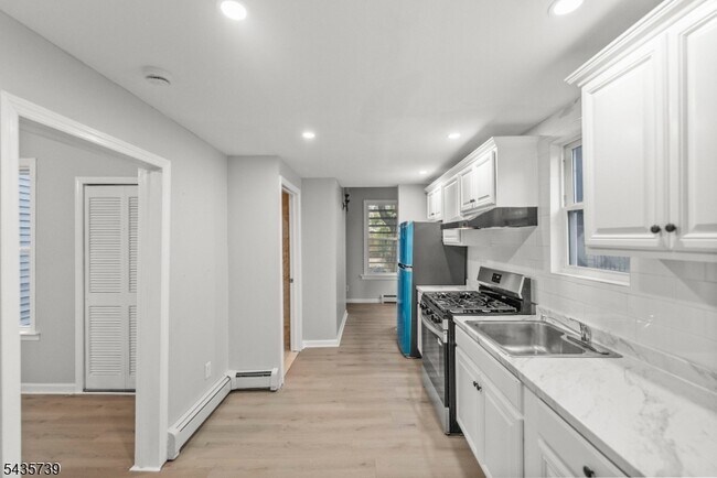 Building Photo - 318 N 7th St