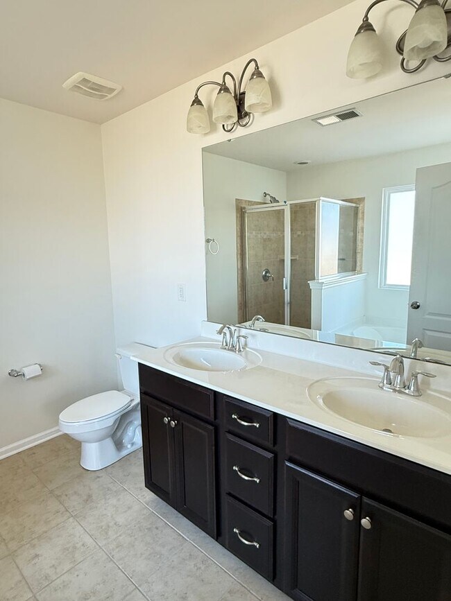 Building Photo - End-Unit Cornelius Townhome | 3BR + Flex Room | Fenced Courtyard | Near Birkdale & Greenway