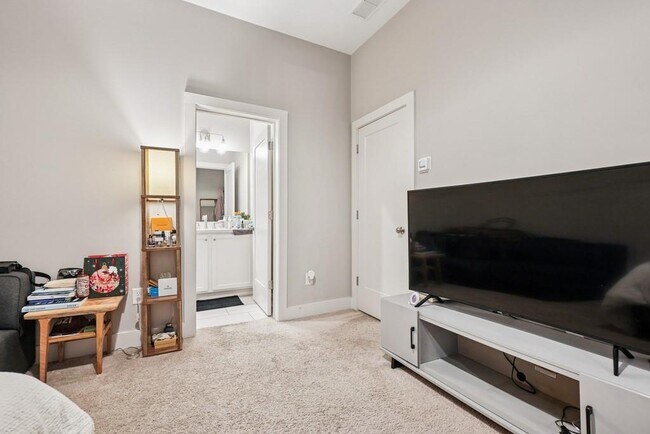 Building Photo - 144 1st Ave NW