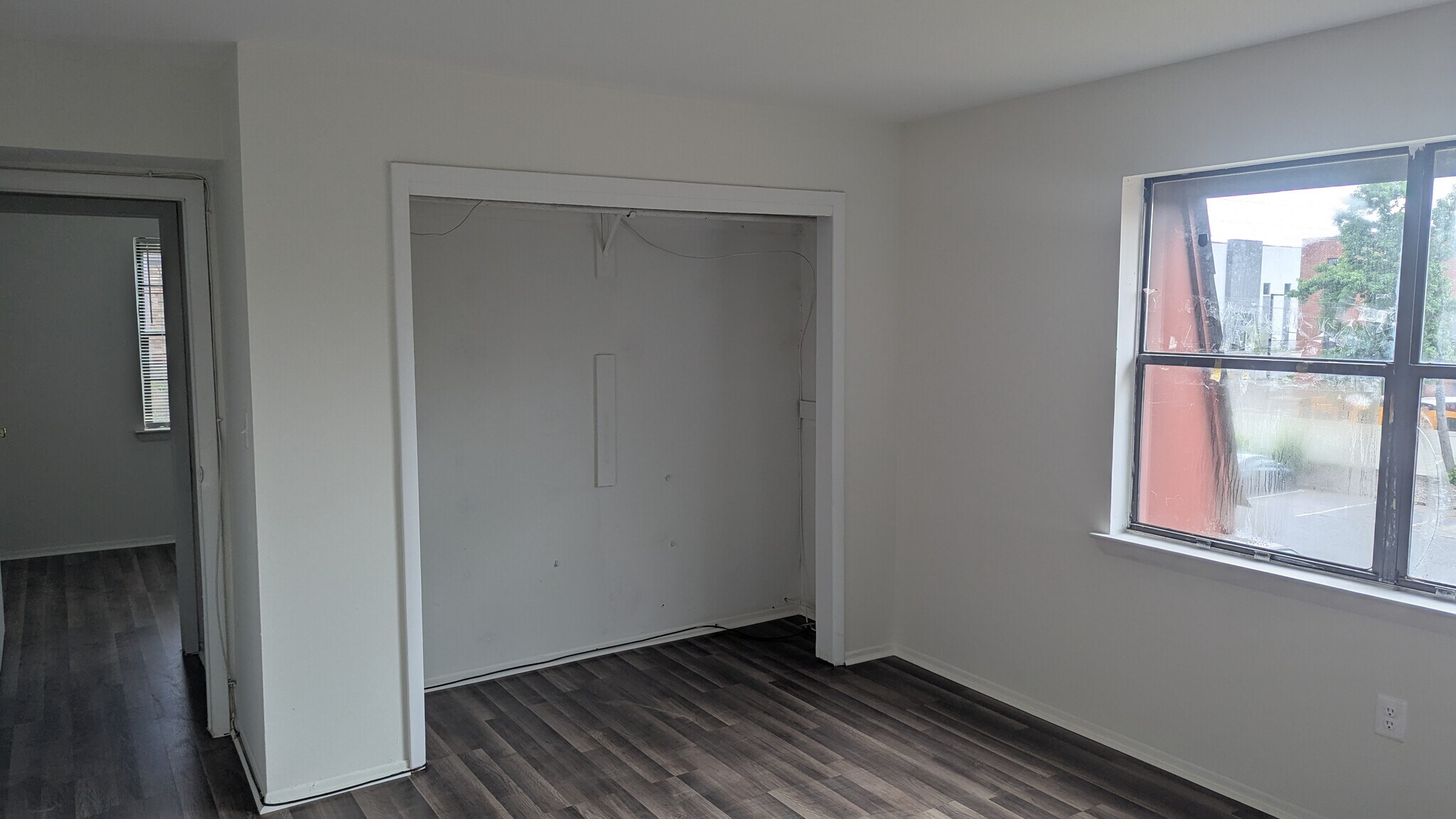 Building Photo - 1204 N Oaks Blvd