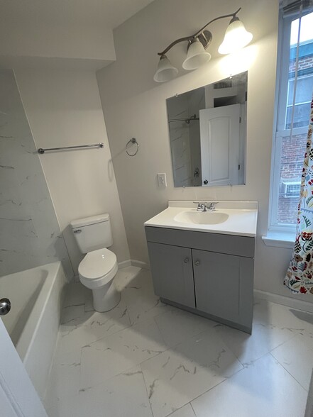 Building Photo - 3833 Baring St