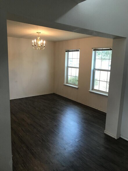 Building Photo - 112 Rinehardt st