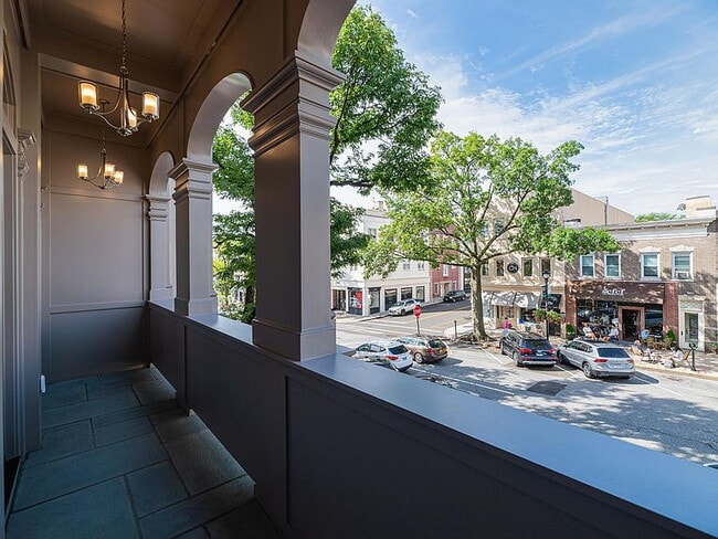 Building Photo - "Charming 2-Bed, 2-Bath Retreat in Prime Downtown Greenwich Location!"