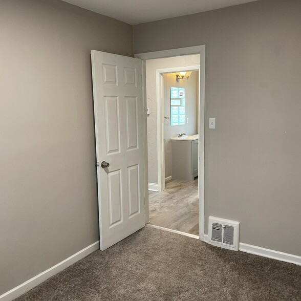 Building Photo - 4031 W Fairmount Ave