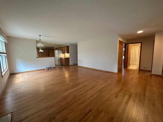 Building Photo - 7006 Parker Hill Dr