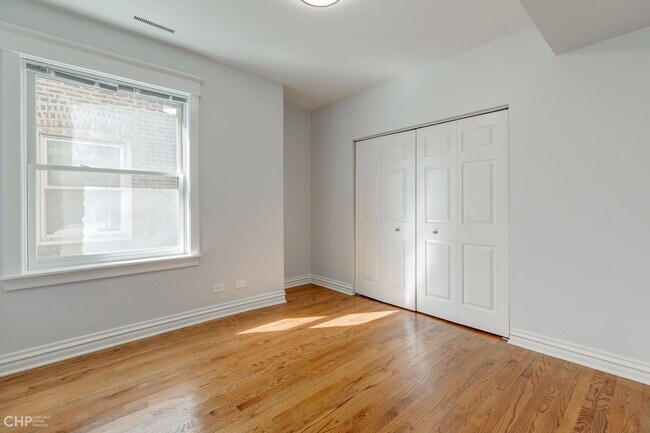 Building Photo - 4239 N Ashland Ave
