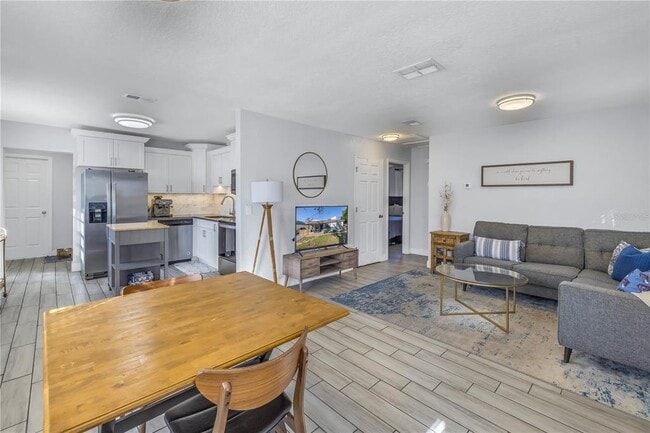 Building Photo - 3605 W Iowa Ave