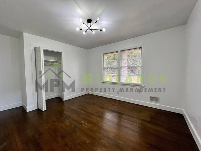 Building Photo - 1545 S Beltline Blvd