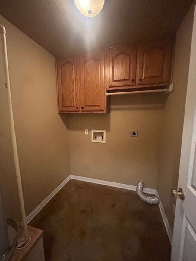 Building Photo - Updated Country Living