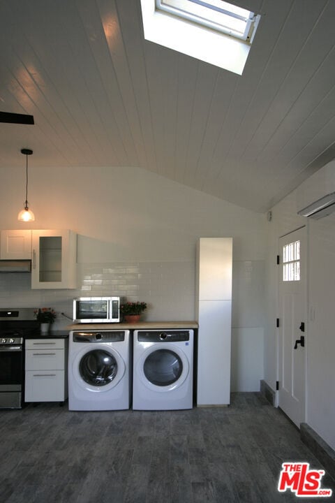 Building Photo - 13203 Dewey St