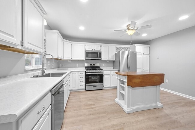 Building Photo - 17343 Pershing Ave