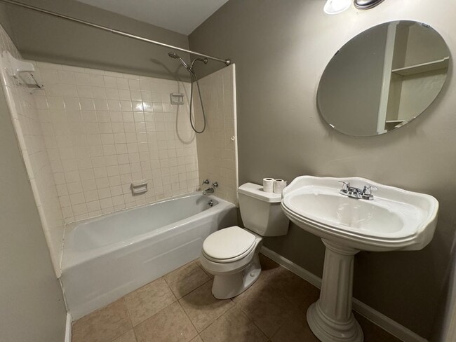 Building Photo - Beautiful 4/3 House with Bonus Room in Wes...