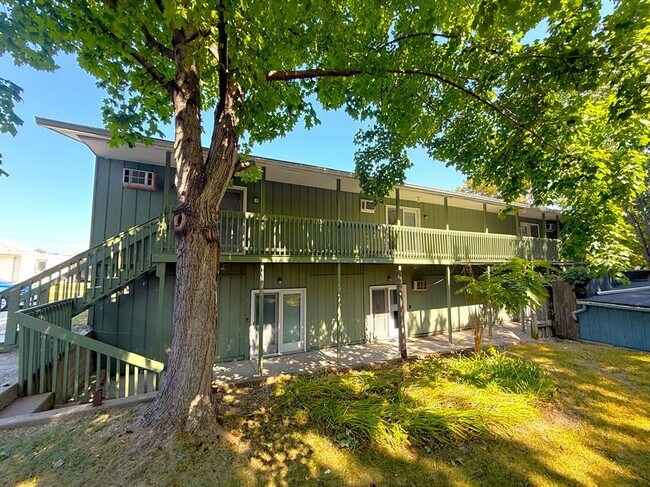 Primary Photo - 519 S Dodge St