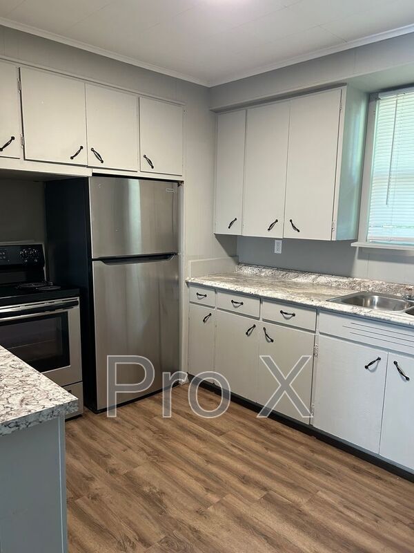 Building Photo - 304 E Park St