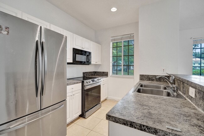 Building Photo - 2021 Island Dr