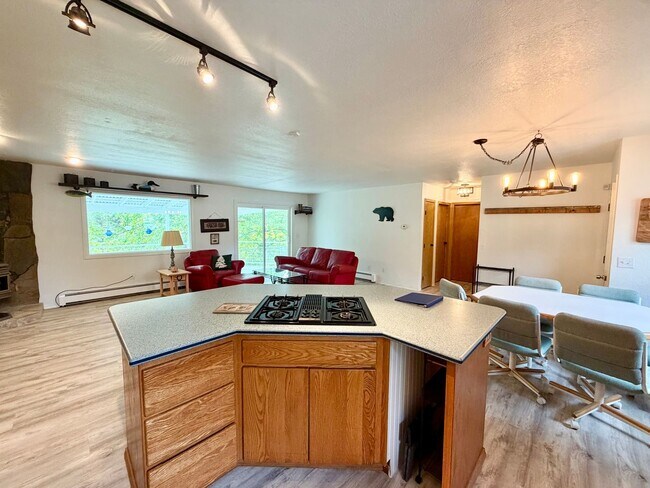 Building Photo - 35920 Dawn Dr