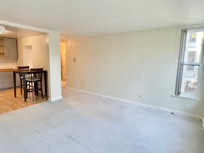 Building Photo - Light Filled, Pristine 1br/1Ba Condo w/Par...