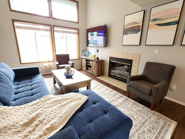 Building Photo - 15904 Admiralty Way