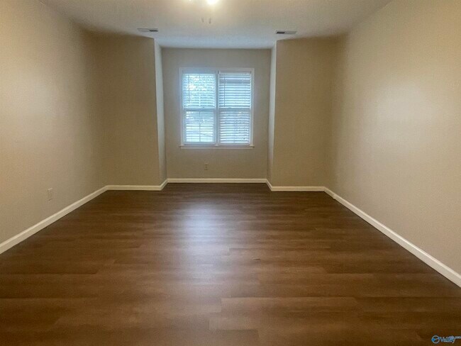 Building Photo - 1808 Hollytree Dr NW