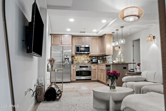 Building Photo - 7151 E Rancho Vista Dr