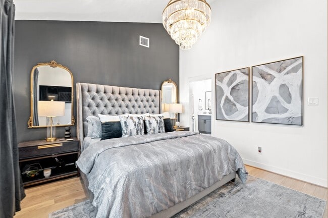 Building Photo - 2717 Drew St