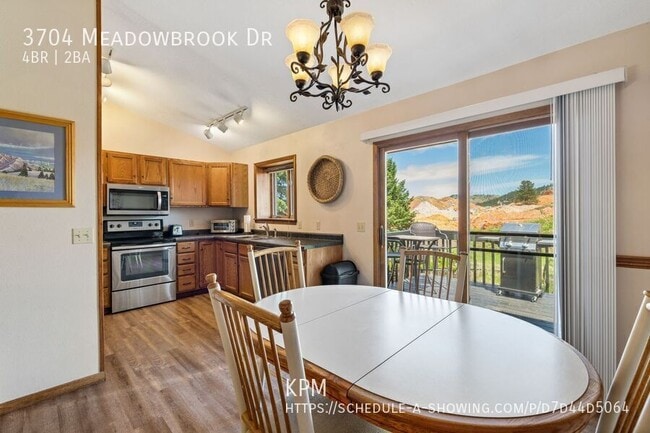 Building Photo - 3704 Meadowbrook Dr