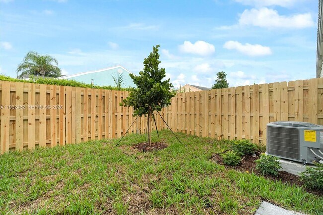 Building Photo - 1870 SE 26th Ter