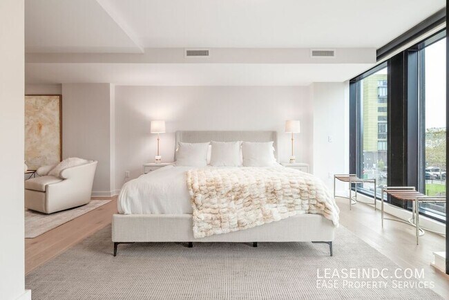 Building Photo - 1332 8th St NW