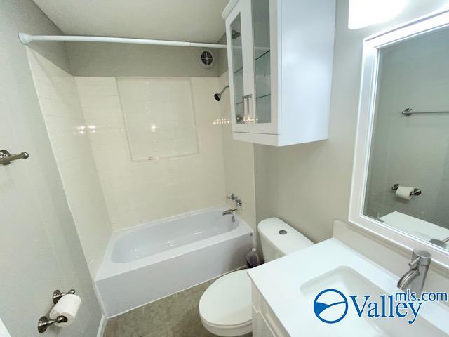 Building Photo - 14015 Creely Dr SW