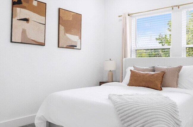 Building Photo - 8126 Panay Dr