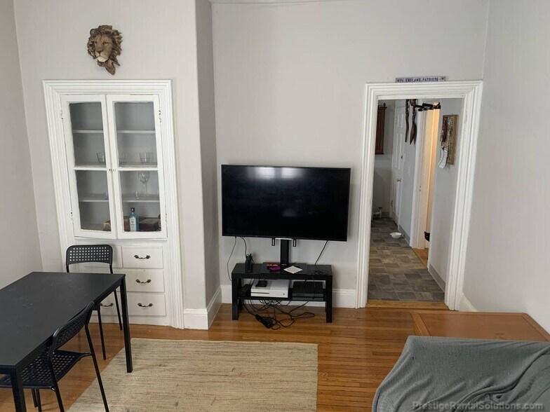 Building Photo - 172 Bigelow St