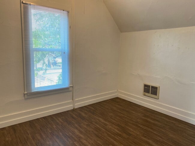 Building Photo - 207 S Sprague St