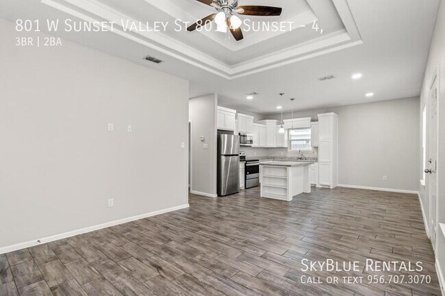 Building Photo - 801 W Sunset Valley St