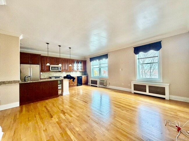 Building Photo - 111 7th St