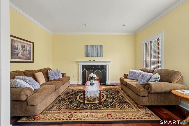 Building Photo - 56 Barholm Ave