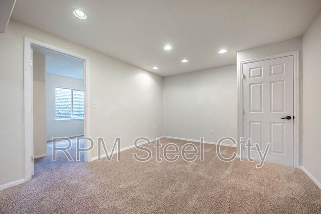 Building Photo - 265 N Paramount Ln