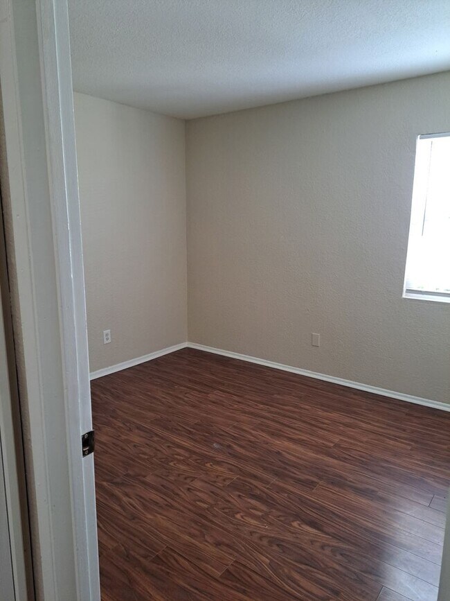 Building Photo - 1835 Carmona Ave