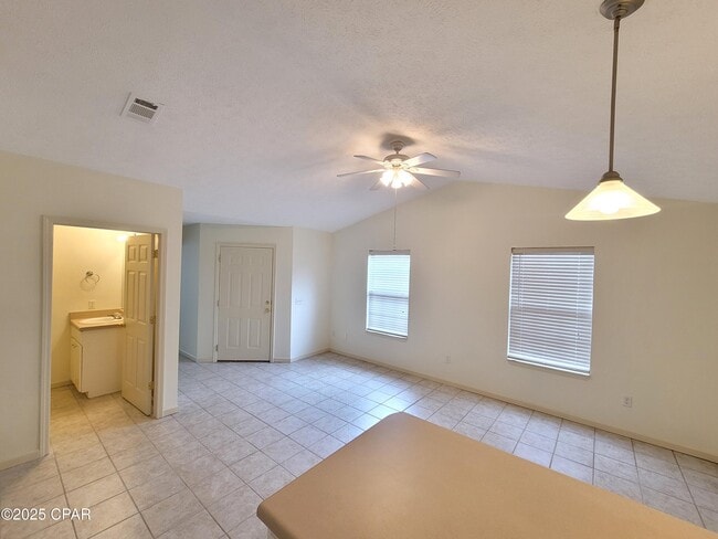 Building Photo - 5522 Pinetree Ave