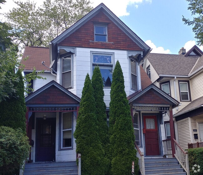 Building Photo - 2463 N Oakland Ave