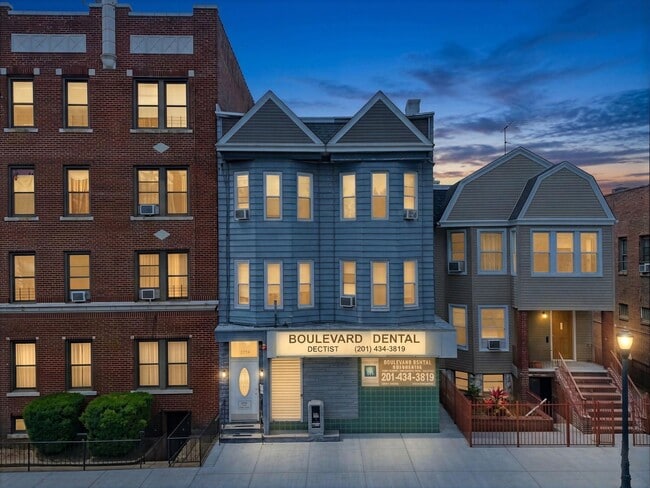 Building Photo - 2275 John F. Kennedy Blvd